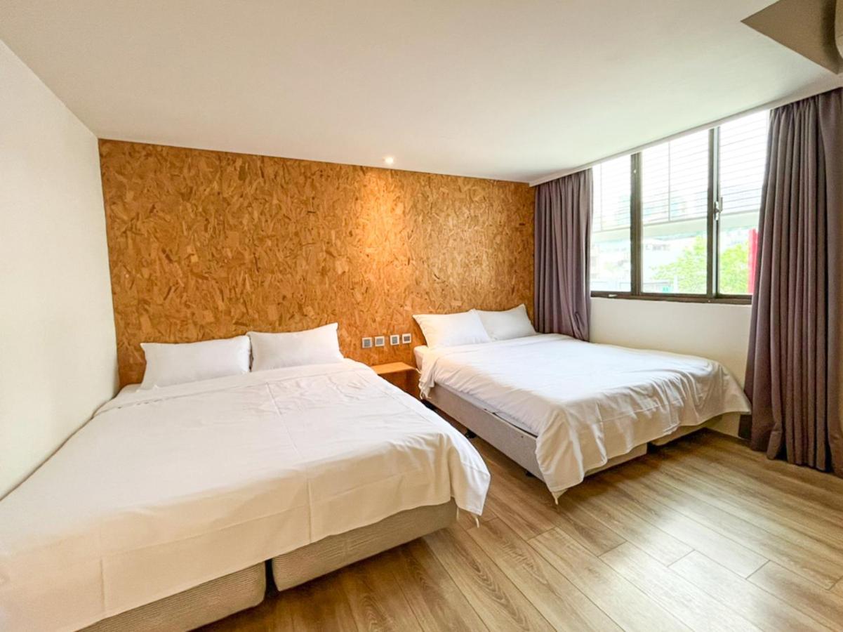 Light Hostel - Tainan Zewnętrze zdjęcie