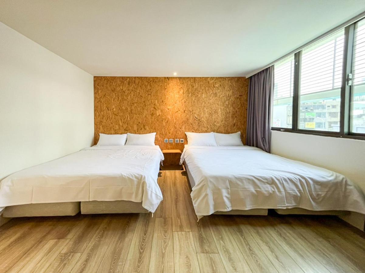 Light Hostel - Tainan Zewnętrze zdjęcie