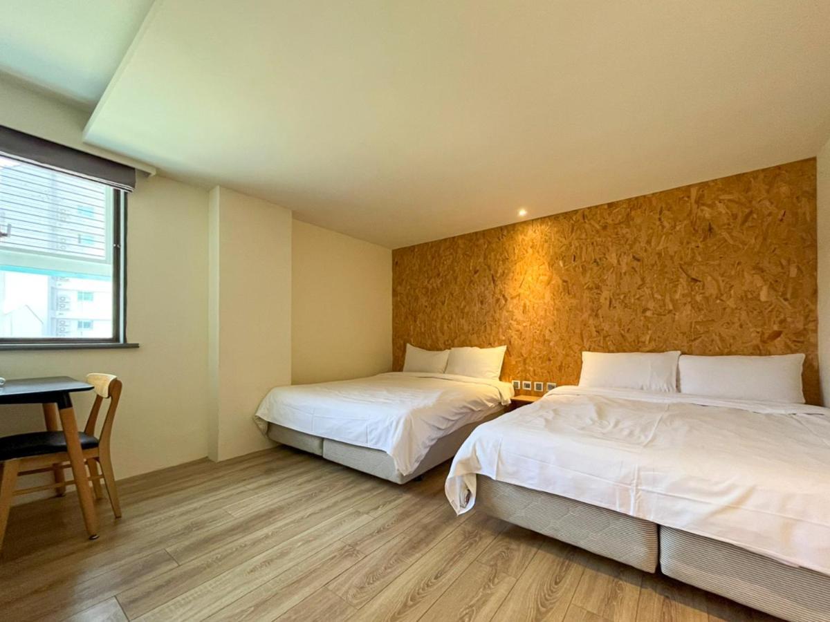 Light Hostel - Tainan Zewnętrze zdjęcie