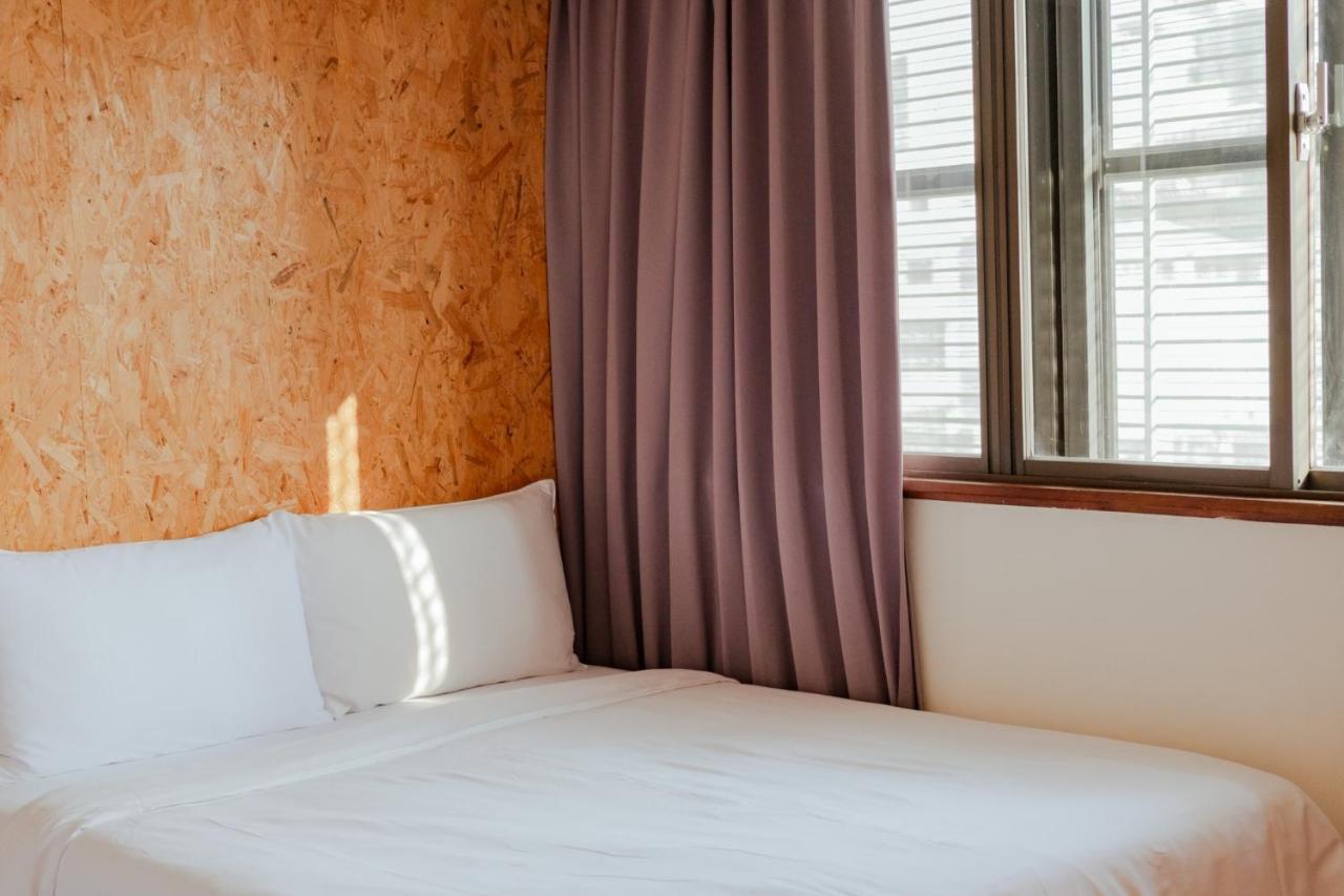 Light Hostel - Tainan Zewnętrze zdjęcie