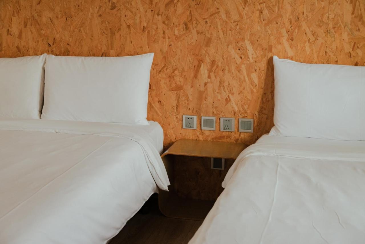 Light Hostel - Tainan Zewnętrze zdjęcie
