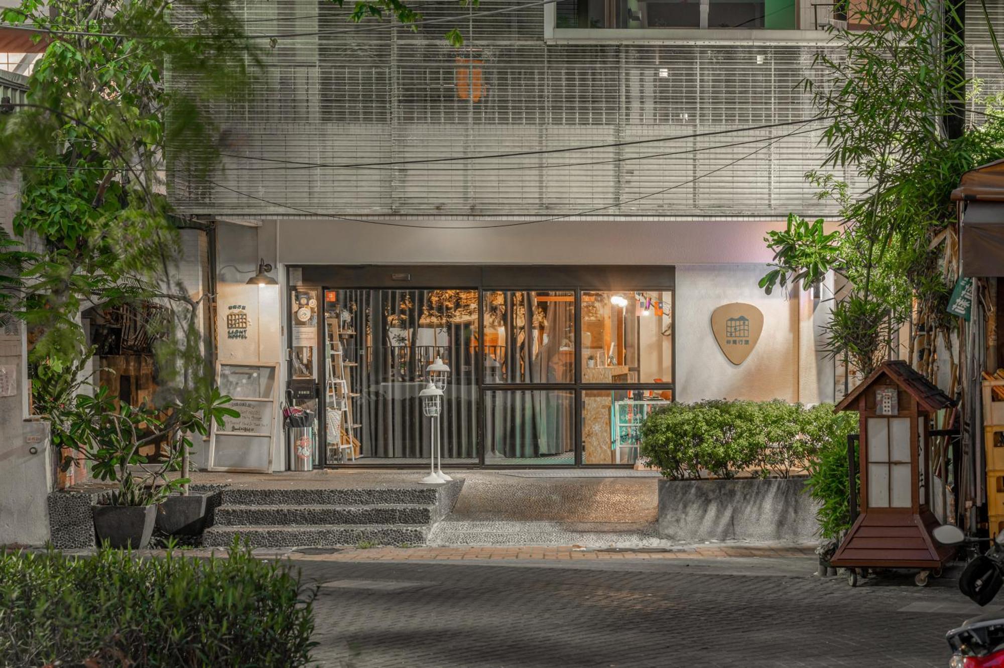 Light Hostel - Tainan Zewnętrze zdjęcie