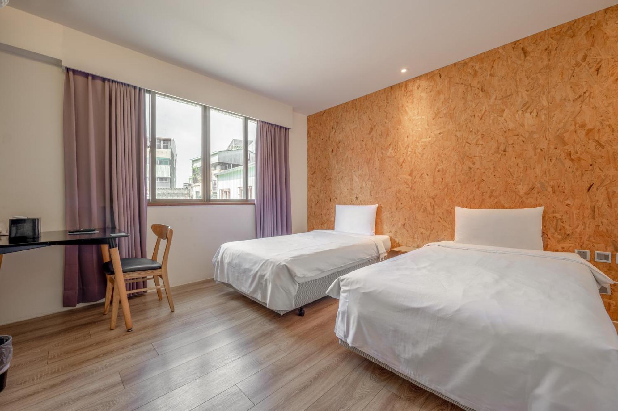 Light Hostel - Tainan Zewnętrze zdjęcie