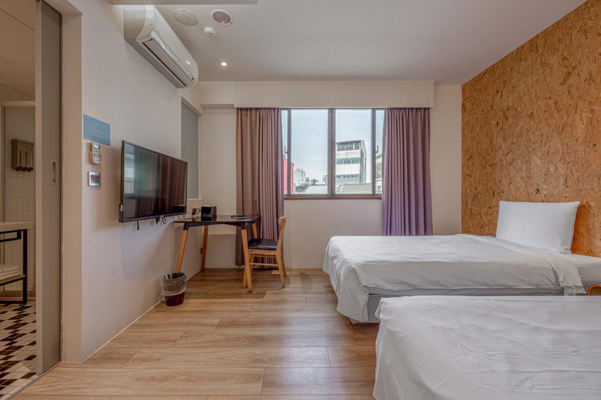 Light Hostel - Tainan Zewnętrze zdjęcie