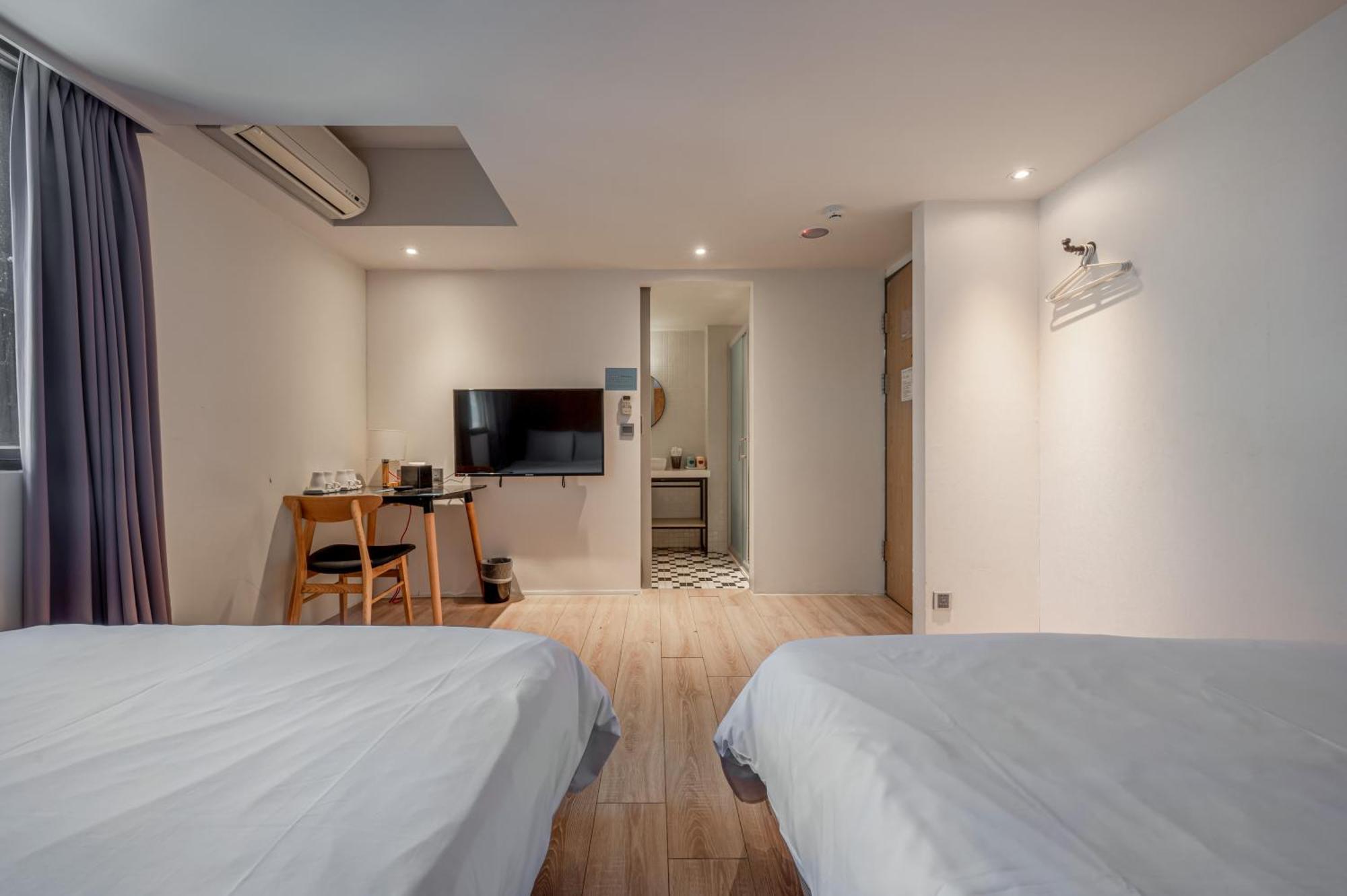 Light Hostel - Tainan Zewnętrze zdjęcie