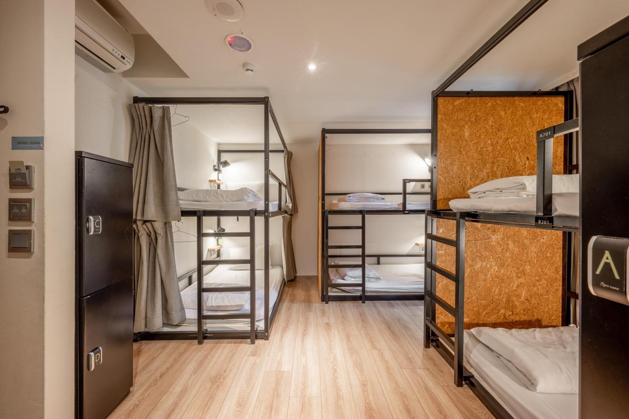 Light Hostel - Tainan Zewnętrze zdjęcie