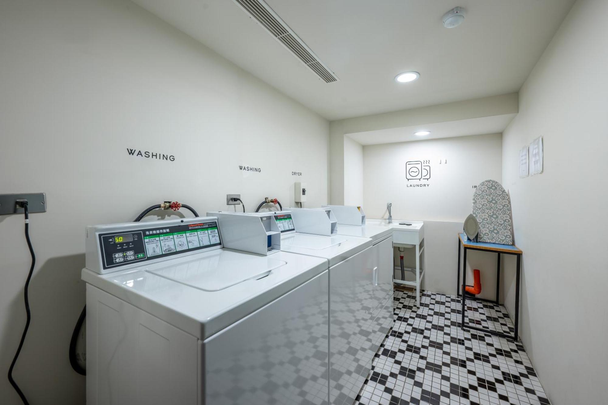 Light Hostel - Tainan Zewnętrze zdjęcie