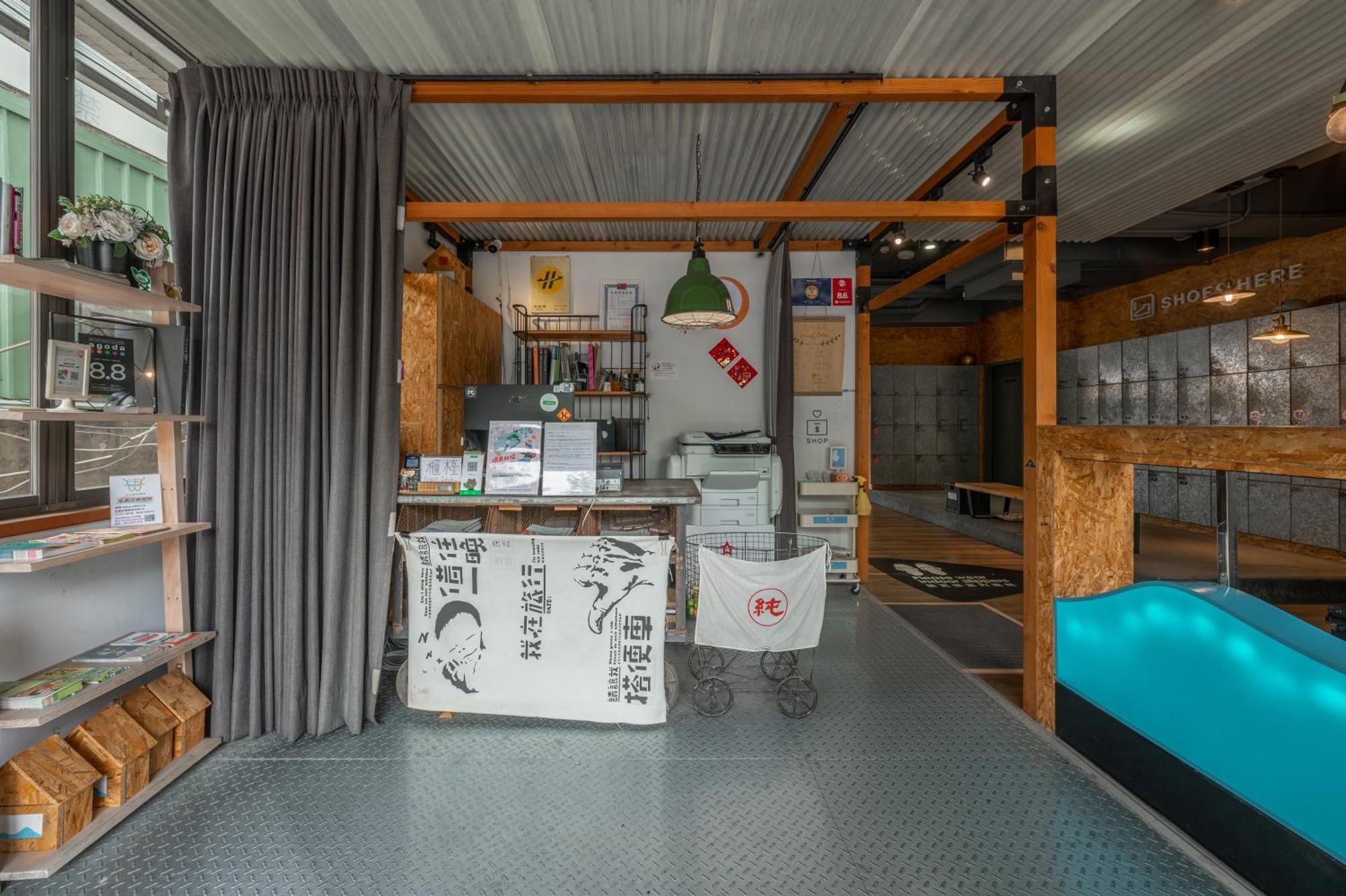 Light Hostel - Tainan Zewnętrze zdjęcie