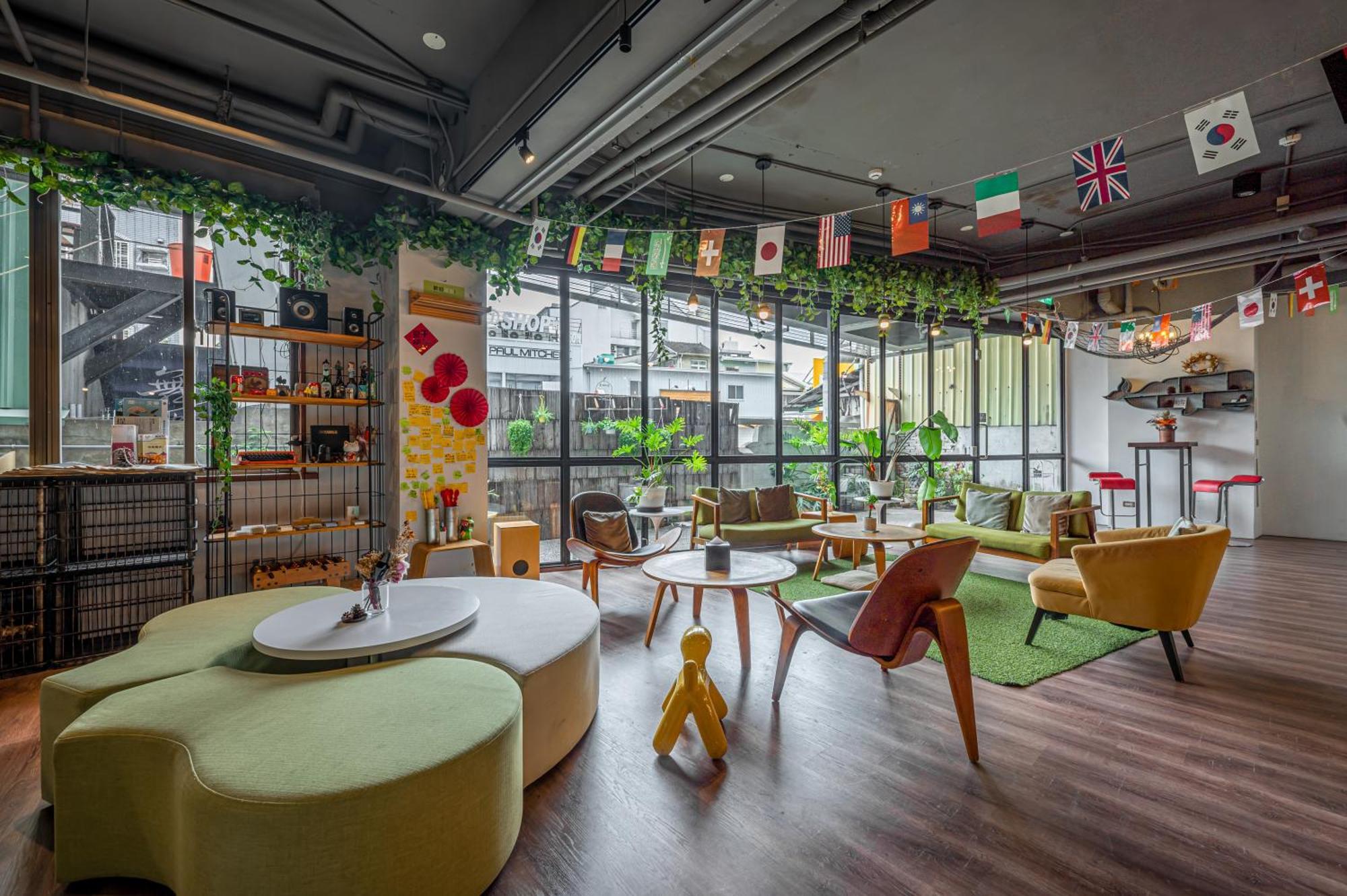 Light Hostel - Tainan Zewnętrze zdjęcie