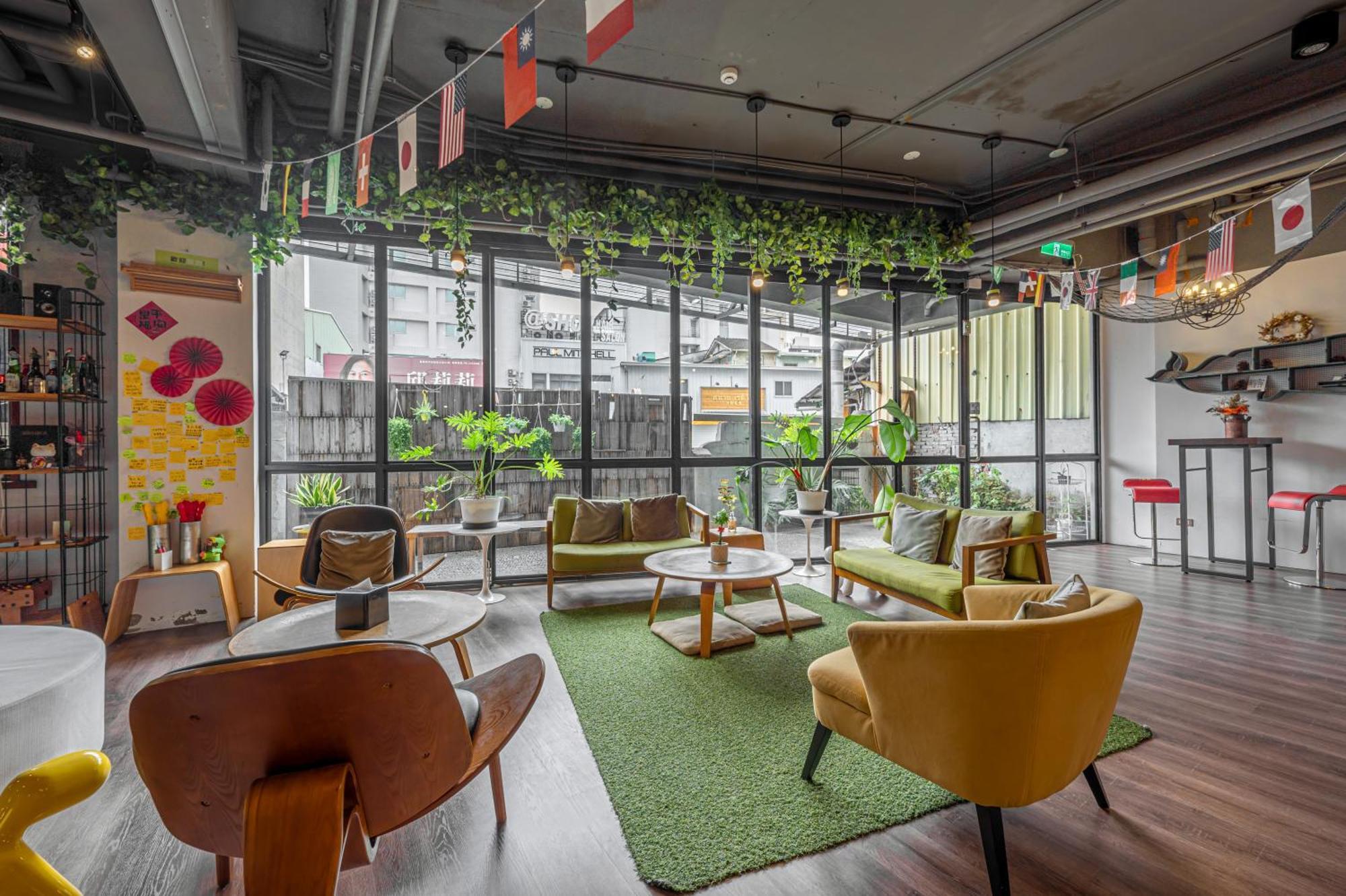Light Hostel - Tainan Zewnętrze zdjęcie