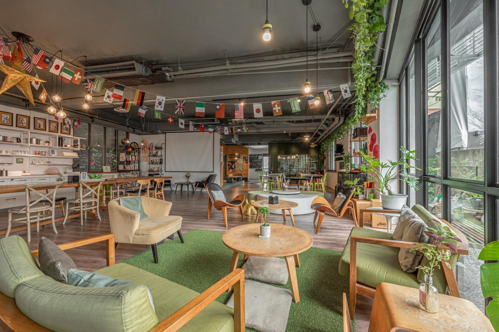 Light Hostel - Tainan Zewnętrze zdjęcie