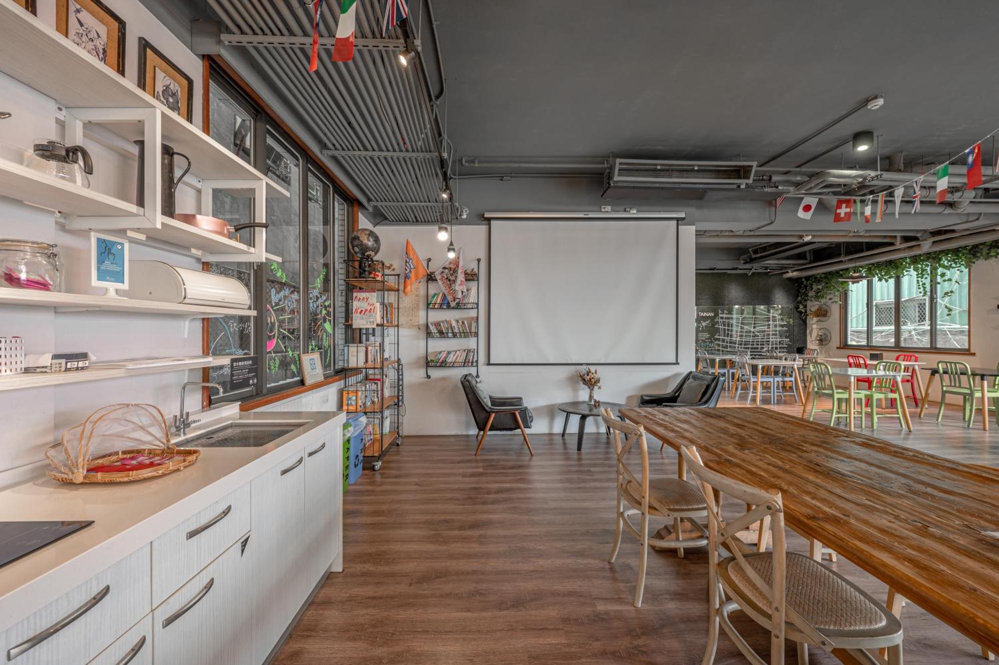 Light Hostel - Tainan Zewnętrze zdjęcie