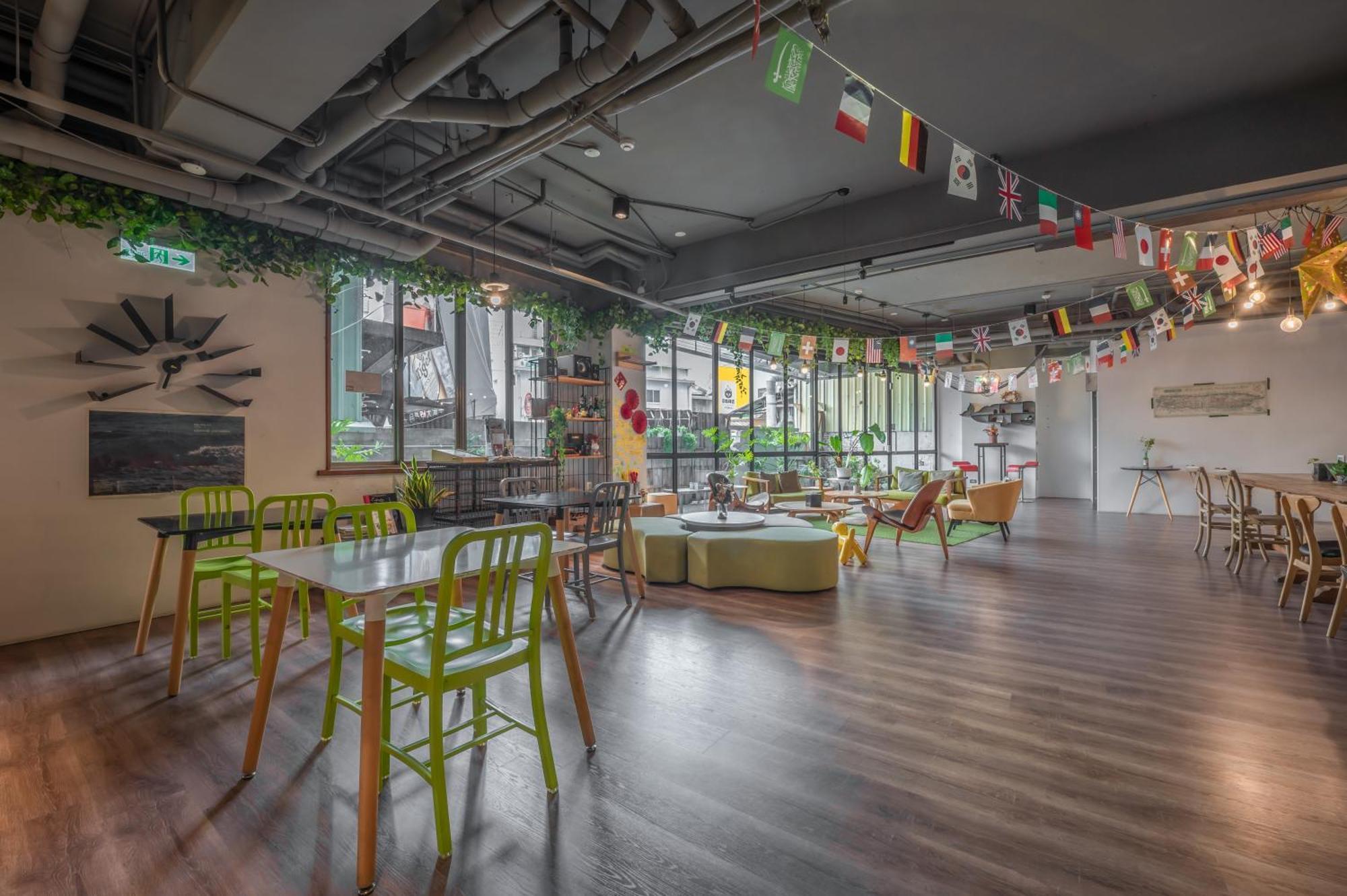 Light Hostel - Tainan Zewnętrze zdjęcie