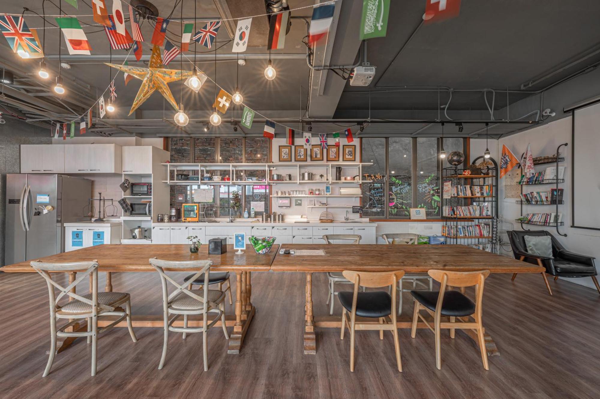 Light Hostel - Tainan Zewnętrze zdjęcie