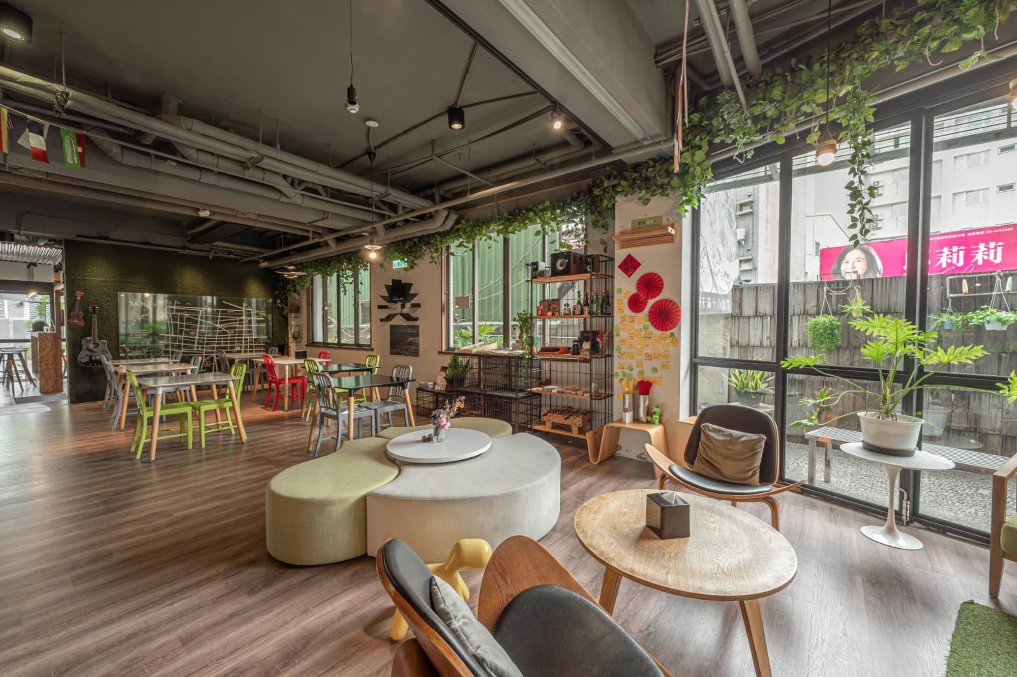 Light Hostel - Tainan Zewnętrze zdjęcie