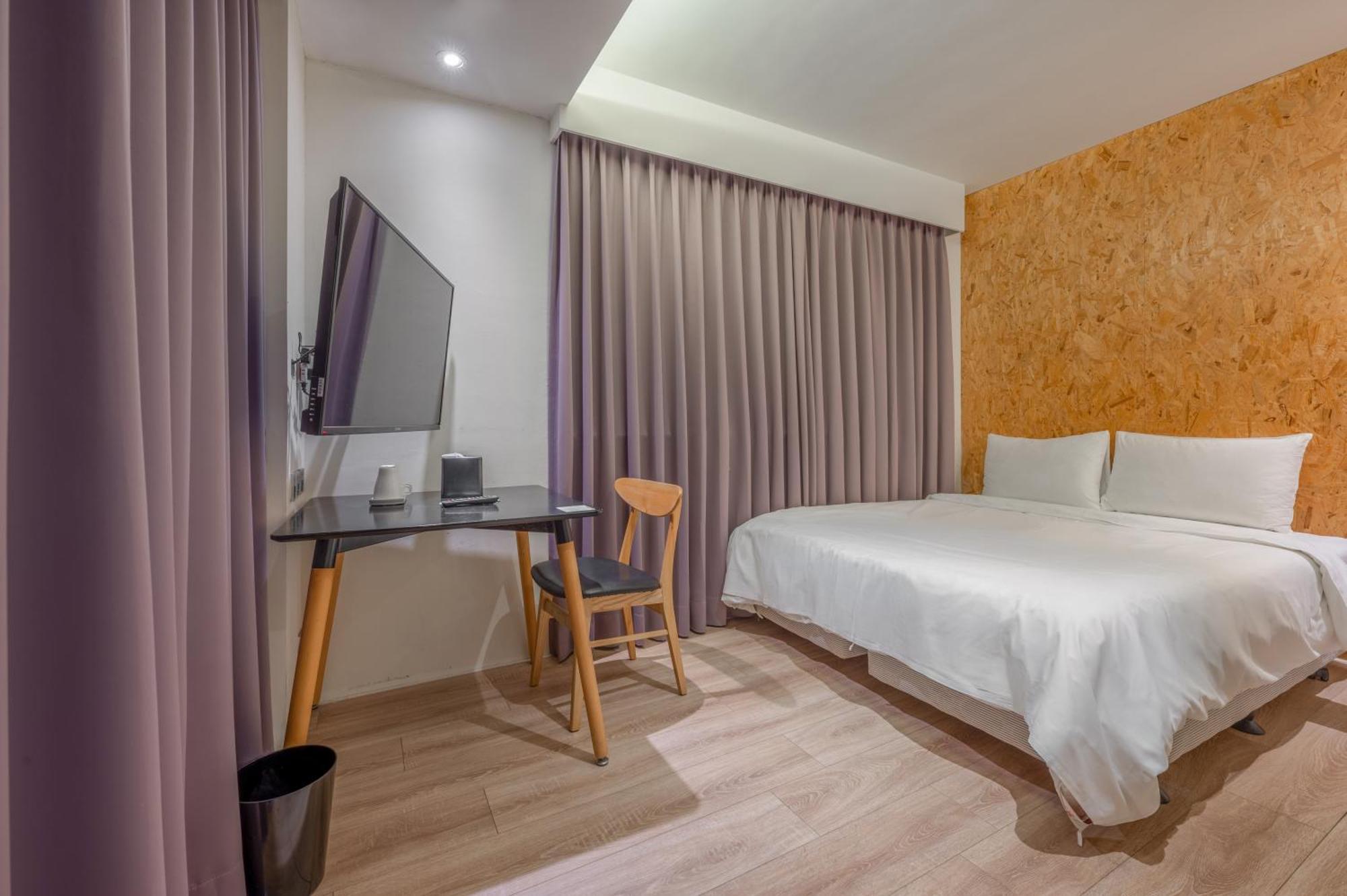Light Hostel - Tainan Zewnętrze zdjęcie