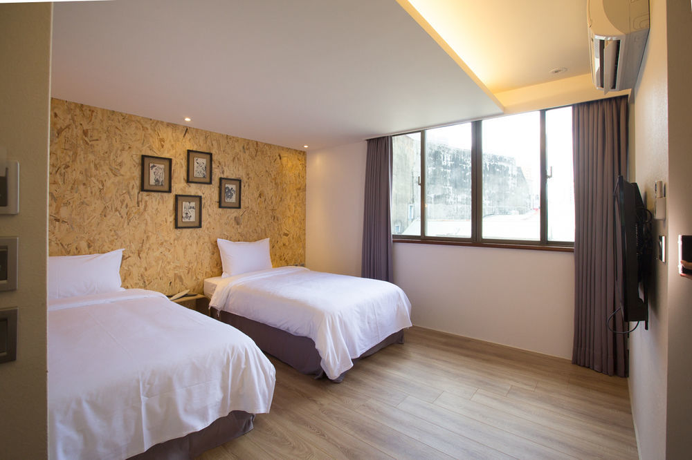 Light Hostel - Tainan Zewnętrze zdjęcie